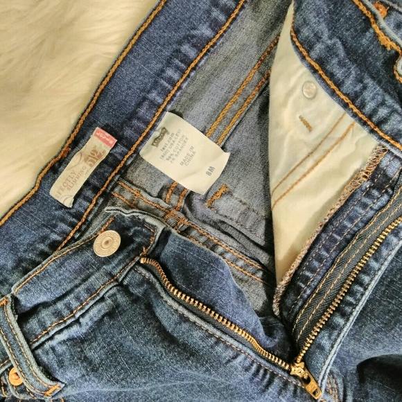 LEVI'S | Highwaisted Cheeky Denim Shorts! - Picture 5 of 7